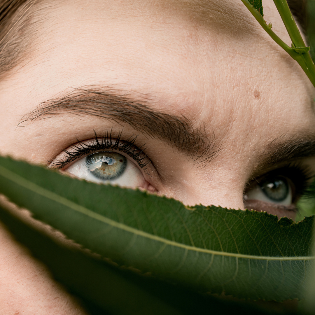 relleno de linea de pestañas con maquillaje permanente